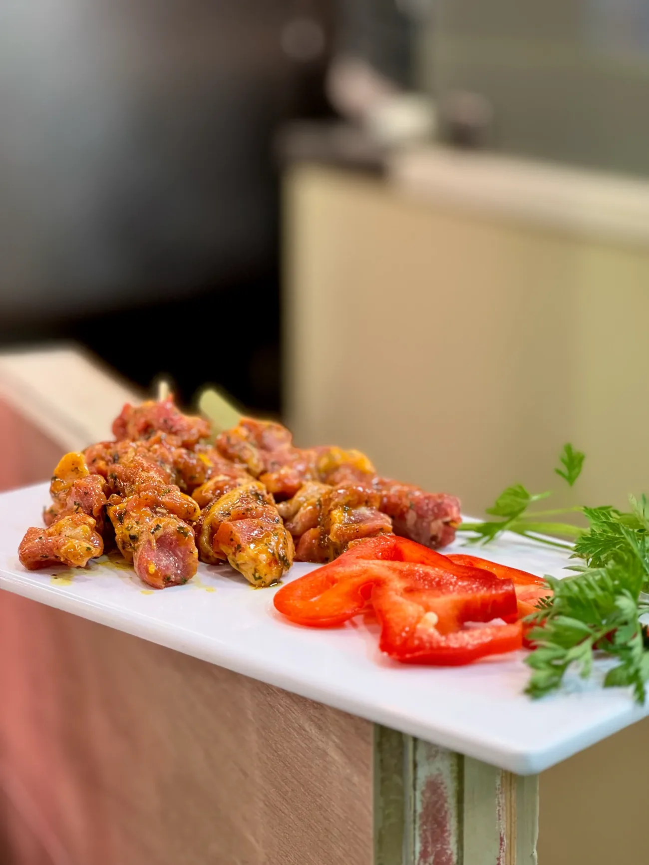 Broquetes cuites amb tomàquet i julivert
